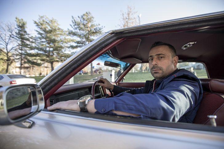 Erzurumlu esnaf merhum Alparslan Türkeş'in eski klasik otomobiline gözü gibi bakıyor G1