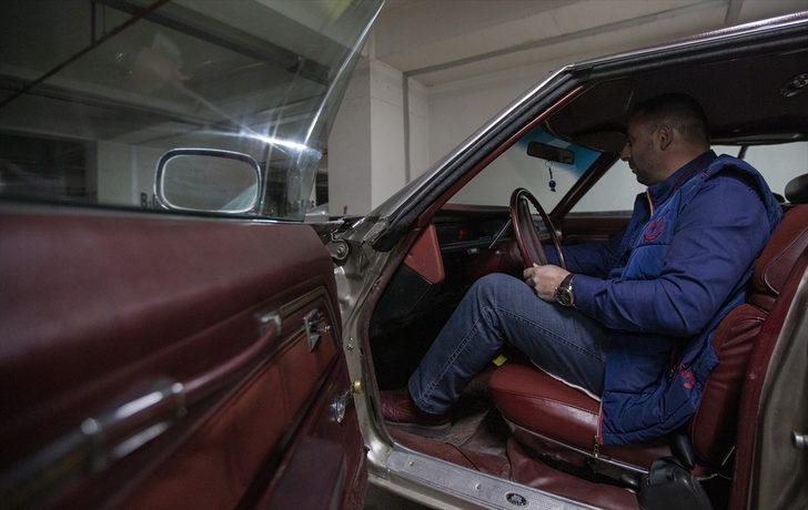 Erzurumlu esnaf merhum Alparslan Türkeş'in eski klasik otomobiline gözü gibi bakıyor G5
