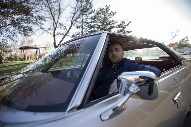 Erzurumlu esnaf merhum Alparslan Türkeş'in eski klasik otomobiline gözü gibi bakıyor G2
