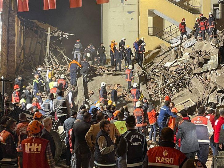 GÜNCELLEME 4 - Malatya'da bir binada göçük meydana geldi G1