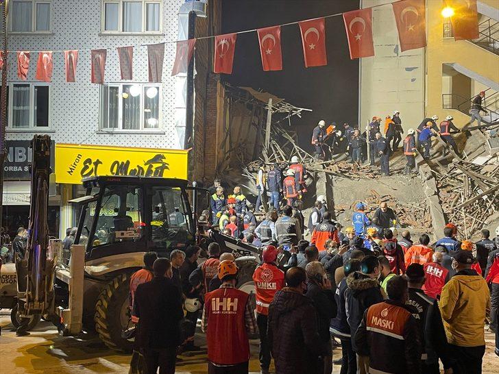 GÜNCELLEME 4 - Malatya'da bir binada göçük meydana geldi G2