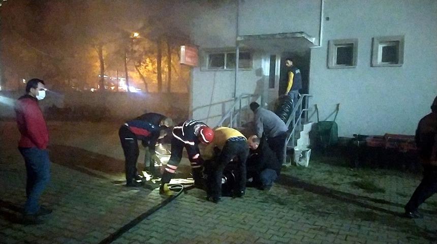 Sakarya'da pancar kooperatifi satış ofisinde çıkan yangın söndürüldü