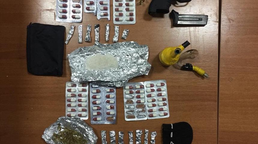 Manisa'da uyuşturucu operasyonlarında yakalanan 5 ş&uuml;pheli tutuklandı