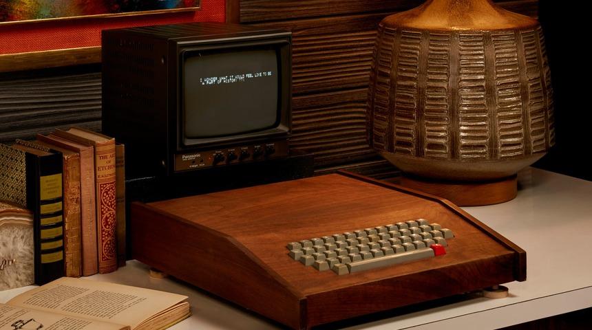 Apple'ın ilk bilgisayarı Apple-1 400 bin dolara satıldı