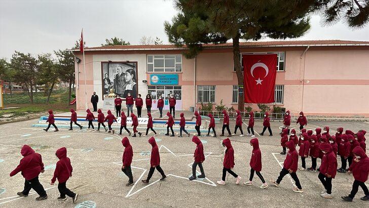 Edirne'de minik öğrenciler 10 Kasım koreografisi sundu G1