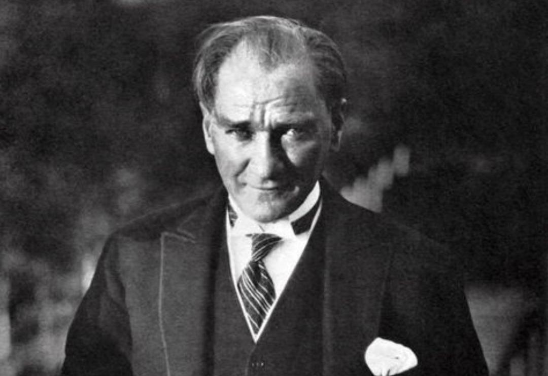 ''Tarih bir kalbe sahip olsaydı, Mustafa Kemal&rsquo;i mutlaka kıskanırdı!'' Ulu &Ouml;nder Atat&uuml;rk'&uuml;n &ouml;l&uuml;m&uuml;n&uuml; d&uuml;nya b&ouml;yle karşıladı! 