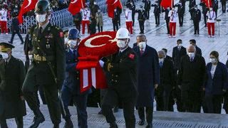 Cumhurbaşkanı Erdoğan ve devlet erkânı Ata'nın huzurunda