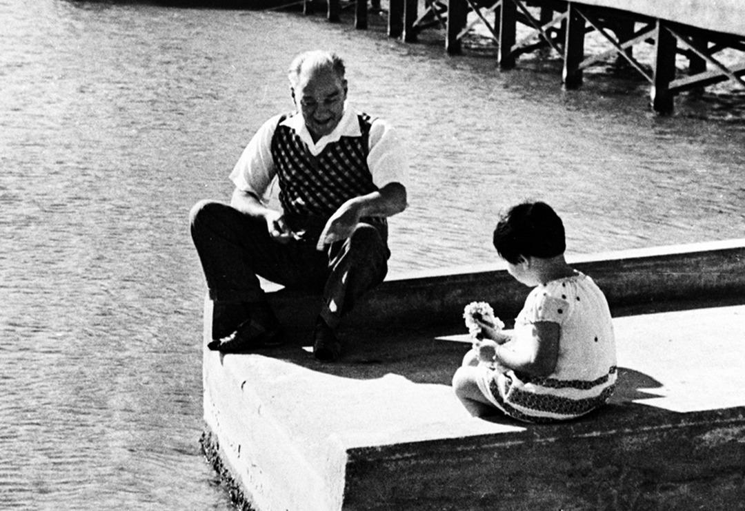 D&uuml;nya tarihine adını altın harflerle yazdırdı! B&uuml;y&uuml;k &Ouml;nder Mustafa Kemal Atat&uuml;rk'&uuml;n hayatı ve fotoğrafları (1881-1938)