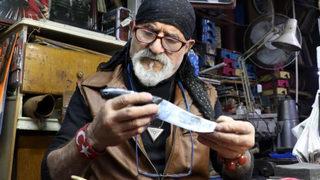 Guinness’e aday ''Şirin baba''nın gözleri bozuldu! Dünyanın en küçük bıçaklarını yapıyordu 