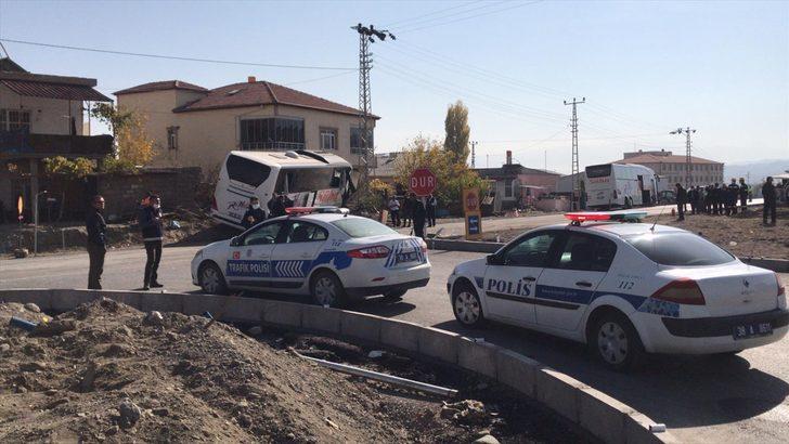 Kayseri'de otobüs ile kamyonetin çarpıştığı kazada ölü sayısı 2'ye yükseldi G3