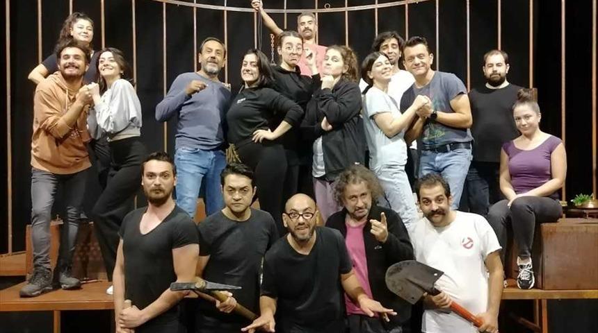 Adana Devlet Tiyatrosu "Definename"nin galasını 16 Kasım'da yapacak