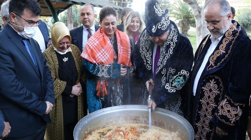 Dünya Türkmenler Birliğinden Büyük Önder Atatürk'ü anma programı