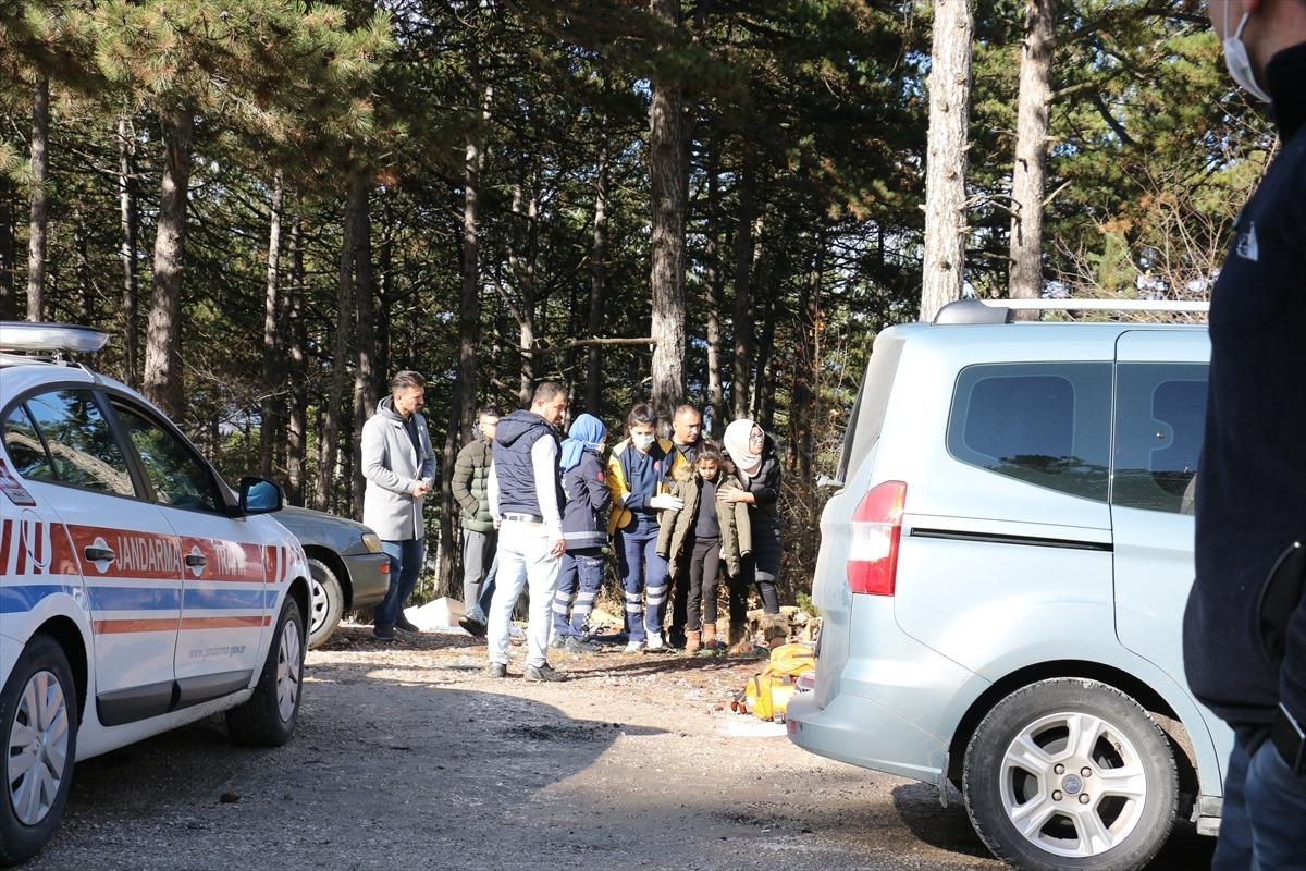 Bolu'da ağaca &ccedil;arpan otomobildeki 6 kişi yaralandı