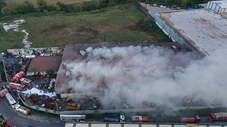 GÜNCELLEME - Kocaeli'de geri dönüşüm fabrikasında çıkan yangın kontrol altına alındı G1