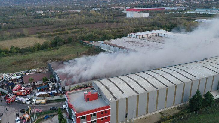 GÜNCELLEME - Kocaeli'de geri dönüşüm fabrikasında çıkan yangın kontrol altına alındı G2