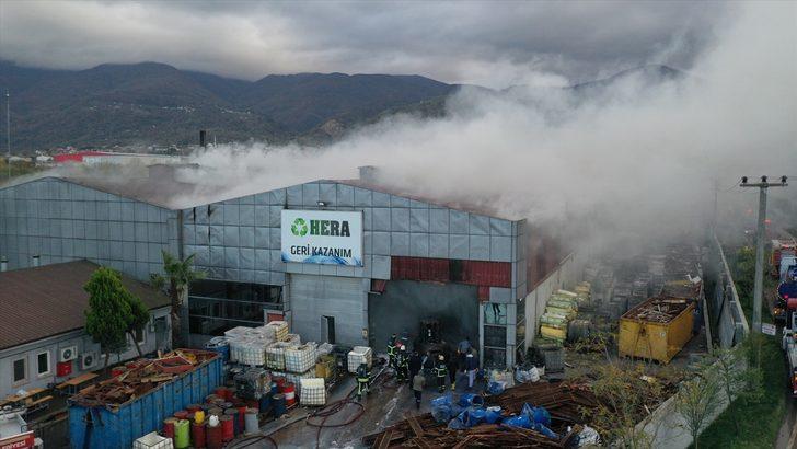 GÜNCELLEME - Kocaeli'de geri dönüşüm fabrikasında çıkan yangın kontrol altına alındı G3