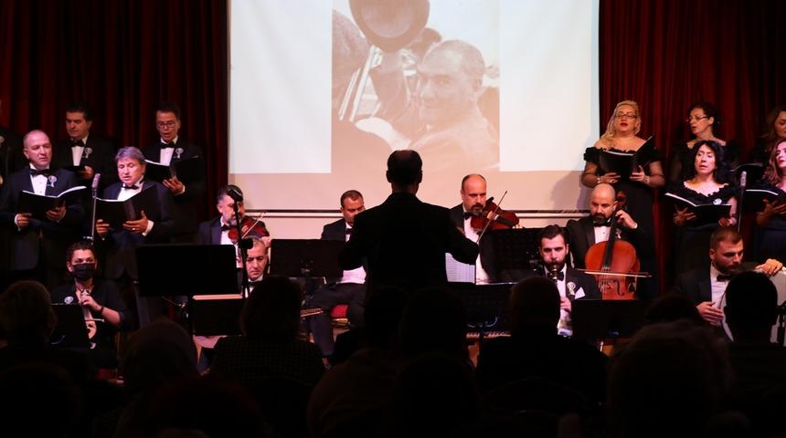 Edirne'de Büyük Önder Atatürk, halkla buluştuğu salonda düzenlenen konserle anıldı
