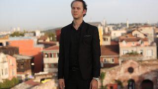 Öner Erken bu defa bambaşka bir rolle ekrana geliyor