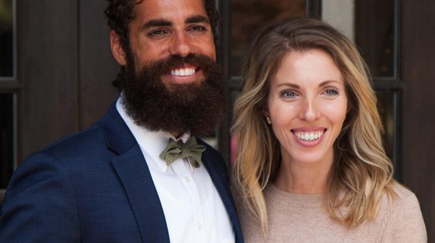 Kocasının eşcinsel olduğunu itiraf etti! Kimseyi dinlemeden mutlu evliliklerine devam ediyorlar