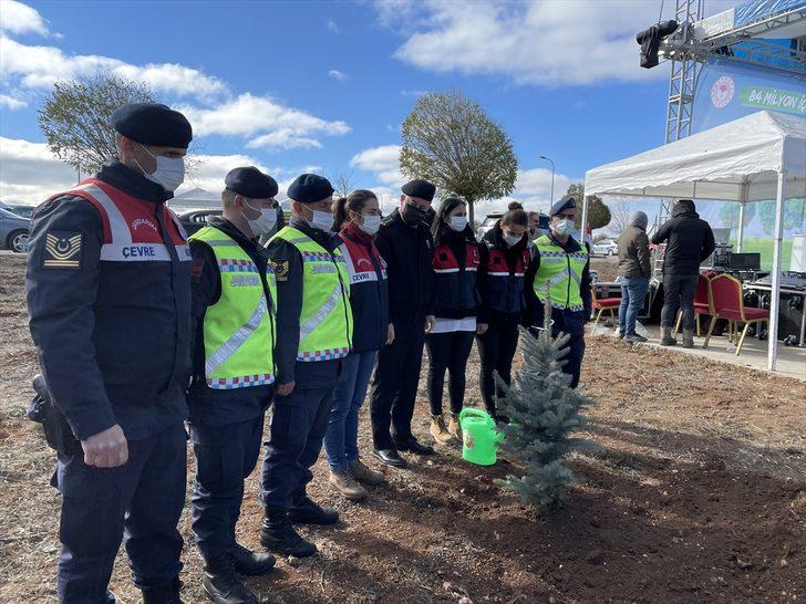 İç Anadolu'da "Milli Ağaçlandırma Günü"nde fidanlar toprakla buluşturuldu G3