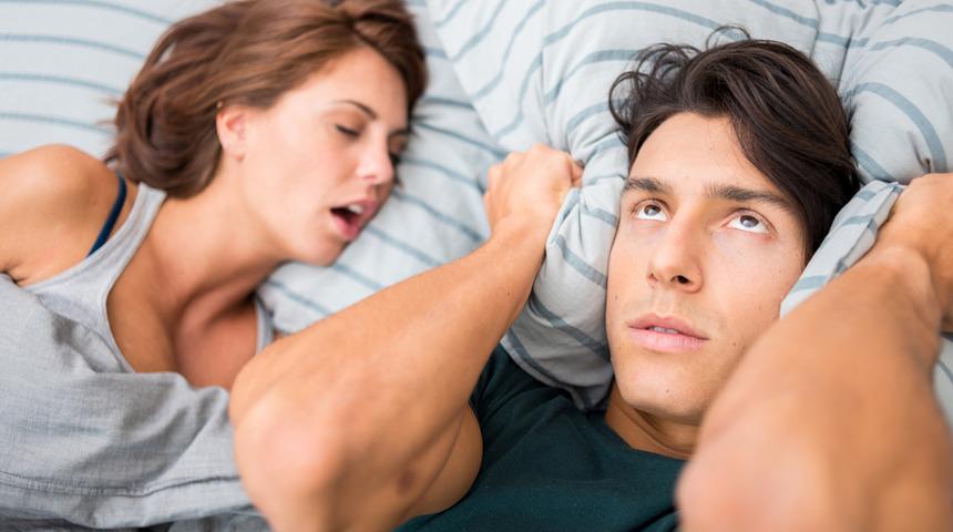 Horlamanın tedavisi var mı? Uyurken tahammül edemediğimiz ses bakın nasıl oluşuyormuş