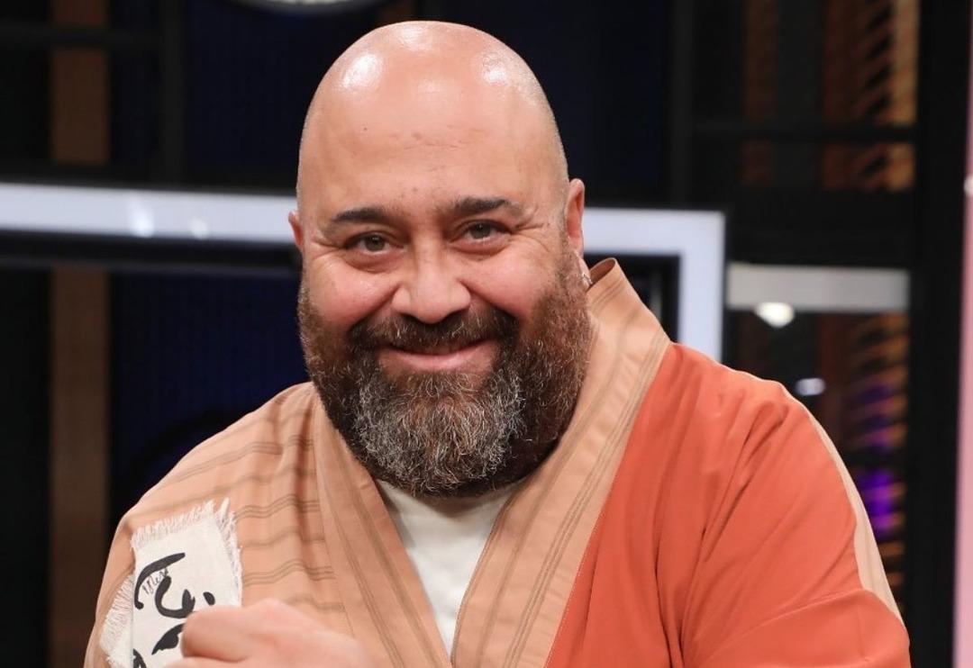 Aşkları TV8'de başlamıştı! MasterChef j&uuml;risi Somer Sivrioğlu'nun gen&ccedil; sevgilisi Pınar Kızılkaya'ya bakın!