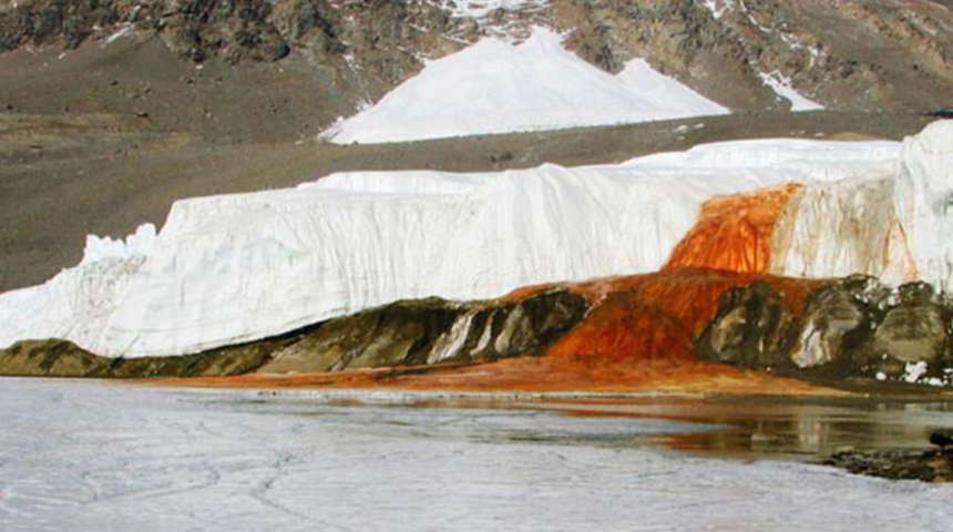 Yıllarca gizemini korudu! Beyazlığın tam ortasından akan Kan Şelalesi merak uyandırıyor