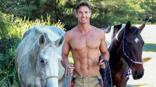 Ortalık alev aldı! Avustralyalı itfaiyecilere 2022 takviminde hayvanlar eşlik etti