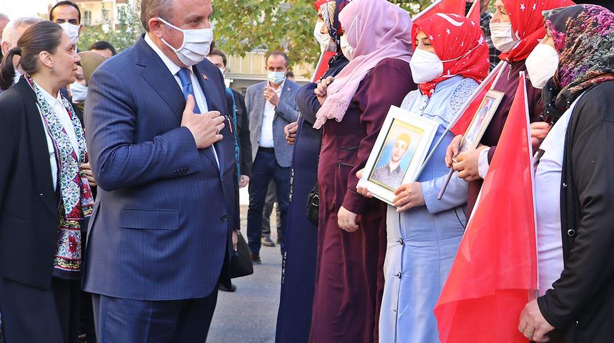 TBMM Başkanı Şentop, evlat nöbetindeki aileleri ziyaret etti