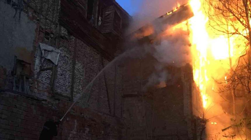 Ev sahibi ile kiracı isyan etti: Her ay bir yangın çıkıyor