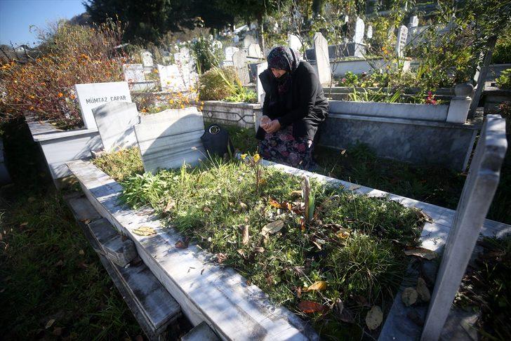 Düzce depreminde hayatını kaybedenler mezarları başında anıldı G3