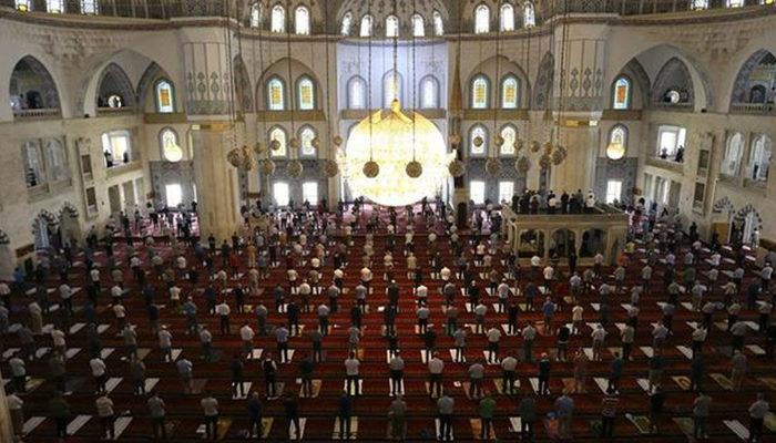 Diyanetten yeni namaz kararı! Normal saf düzenine geçiliyor