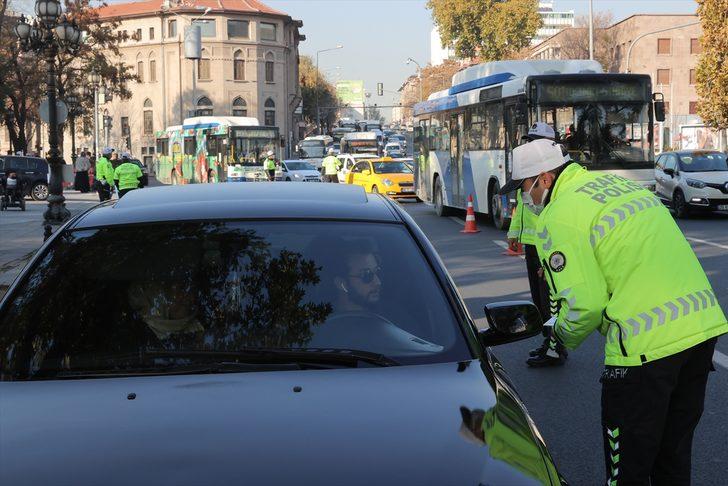 Ankara Valisi Şahin, emniyet kemeri takan sürücülere teşekkür etti: G4