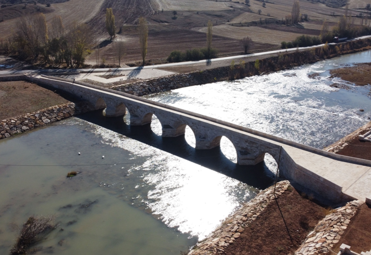 Anadolu Selçuklu Devleti döneminde yapıldı! Yüzlerce yıllık dinlenme odalı ‘Boğaz Köprüsü’ tarihe ışık tutuyor