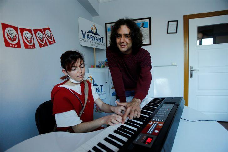 Kendisi gibi otizmlilerin içindeki cevheri ortaya çıkarmak için çaba harcıyor G1