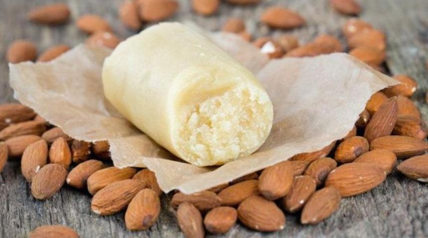 Hem katkısız hem de pratik! Evde doğal badem ezmesi nasıl yapılır?