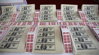 İstanbul'da sahte dolar basan kalpazan suçüstü yakalandı