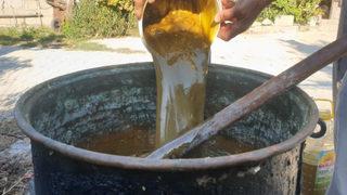 Defne sabunu, hem temizlik hem şifa sağlıyor: Kazanlarda kaynatılıyor