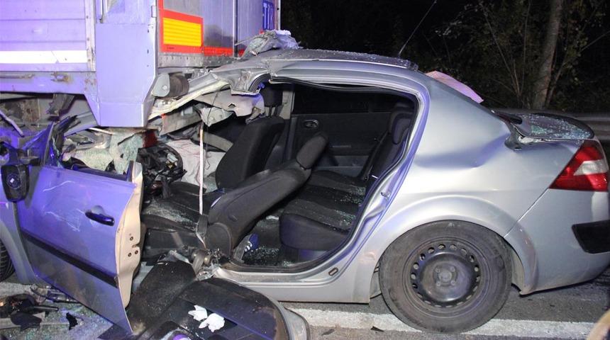 TIR'ın altında ölüm kalım savaşı! Ekipler zamanla yarıştı