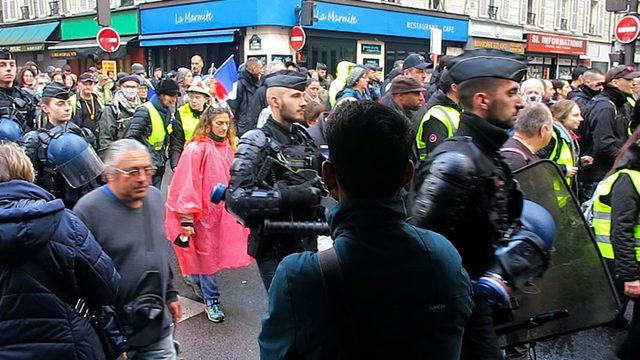 Fransa'da Sarı Yelekliler bir kez daha sokaklarda