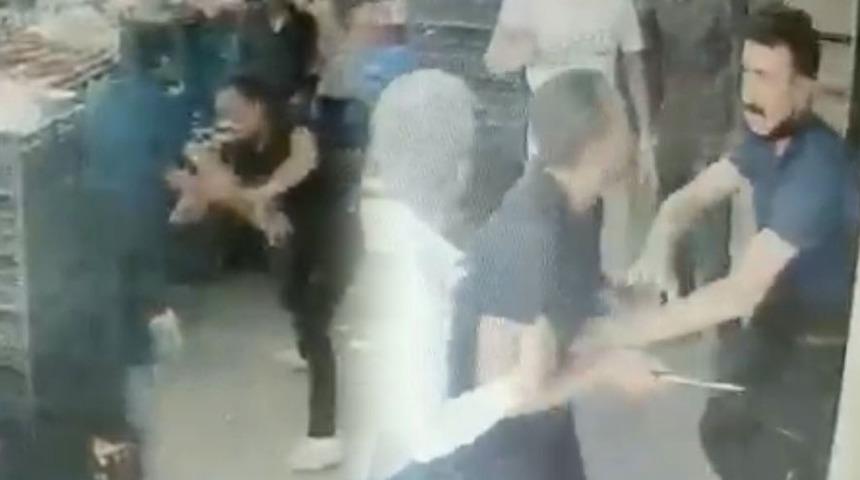 Pazarda dehşeti yaşadı! Bıçaklandı, tekme ve yumruklarla dövüldü