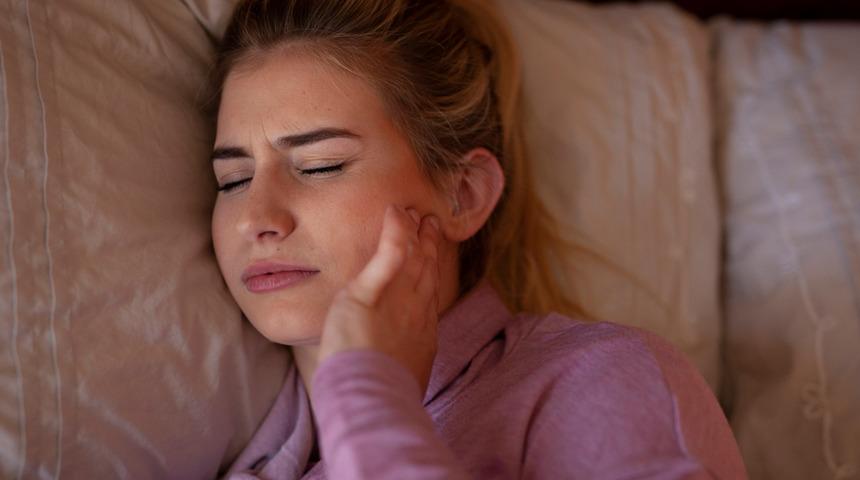 Diş sıkma ve çene eşitsizliklerine çözüm: Massater botoks