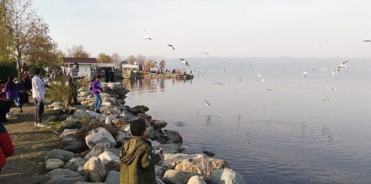 Güneşli havayı fırsat bilenler Sapanca'da yoğunluk oluşturdu G2