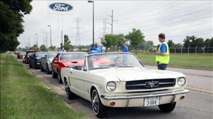 Anvers'te Amerikan arabaları şenliği