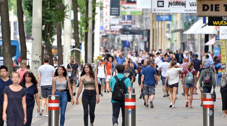 Dünyanın konuştuğu karar! Aşı olmayanlar sokağa çıkamayacak