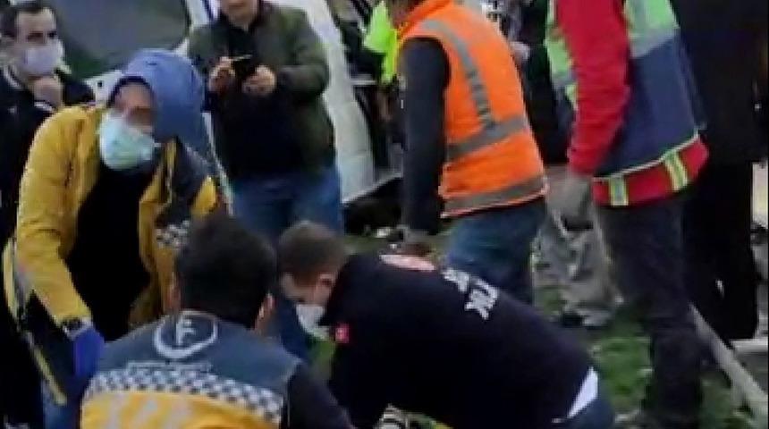 Gemlik’te tarım işçilerini taşıyan minibüs kaza yaptı: 17 yaralı