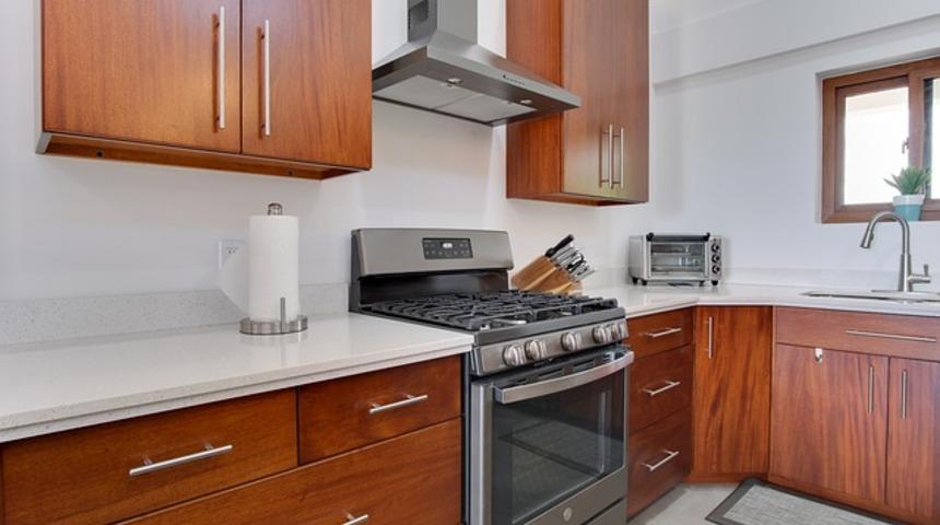 G&ouml;z&uuml;n&uuml;z&uuml; korkutmasın! Parıl parıl parlayan bir mutfak tezg&acirc;hına giden pratik ve d&acirc;hice yollar