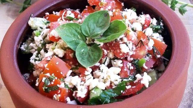 Ege kahvaltılarının yıldızı sizin de favoriniz olacak! Enfes çingene pilavı tarifi