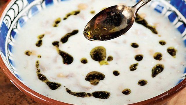 Anadolu'nun kucağından yoğurtlu köfteli damak çatlatan bir lezzet: Antep usulü lebeniye çorbası!