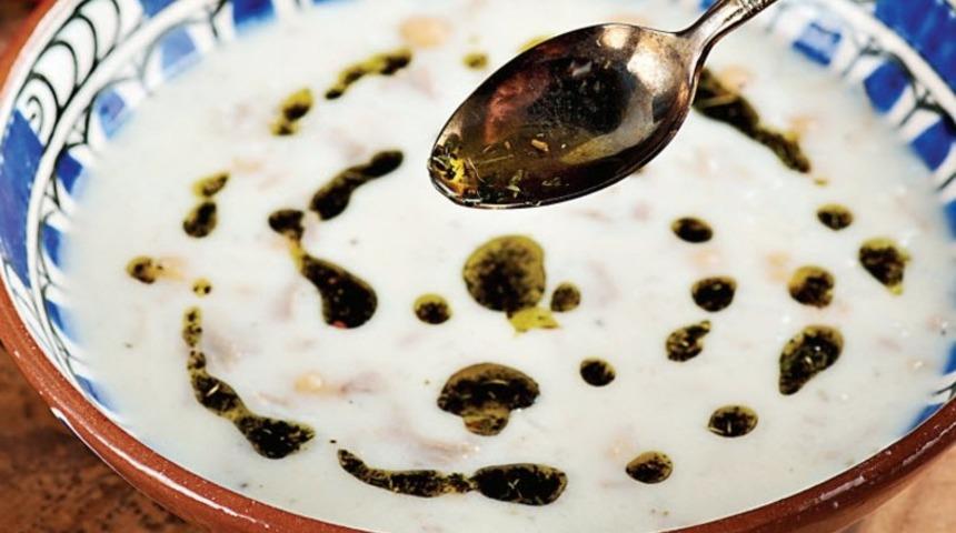 Anadolu'nun kucağından yoğurtlu köfteli damak çatlatan bir lezzet: Antep usulü lebeniye çorbası!